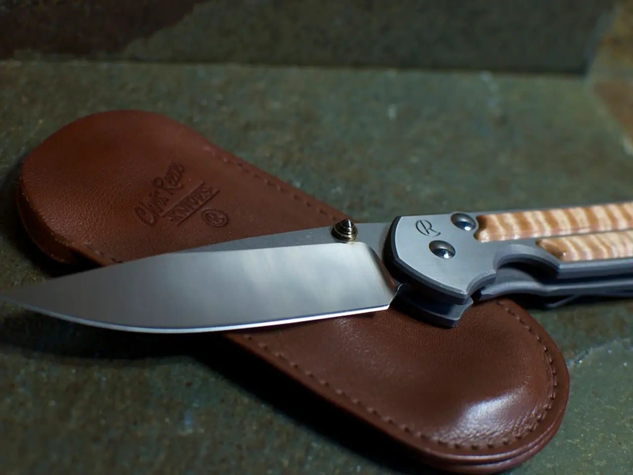 Premium Carry Legal Pocket Knife, Suitable for UK Residents
