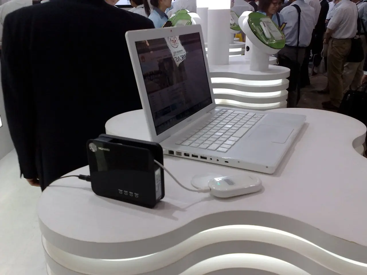 Compact 8-Core ARM Device Operates NixOS Operating System