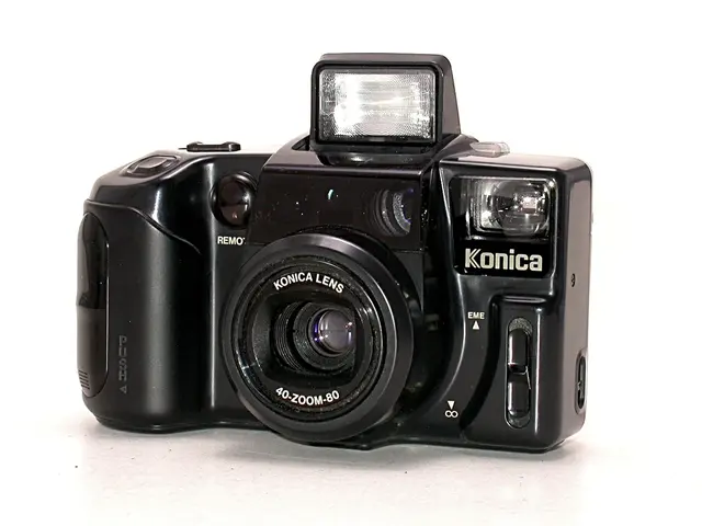 Debate - The perplexing fixation of digital camera manufacturers on analog film technology