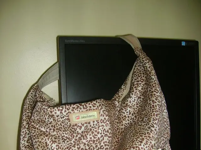 Showcased Galaxy Z Fold 7 models exhibit discrepancies in their newly designed hinges