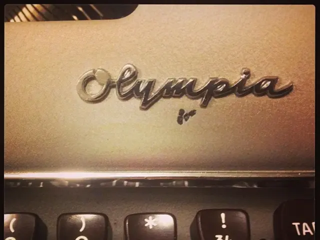 Type Restrictions with Java Generics