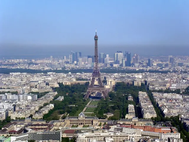 Engineer realizes long-held ambition, crafting a 30-meter-high Eiffel Tower duplicate