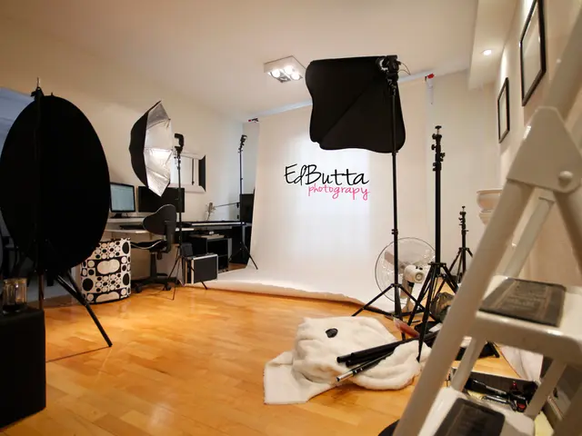 Mastering a single flash to create studio-quality portraits: Insights from a photography guru