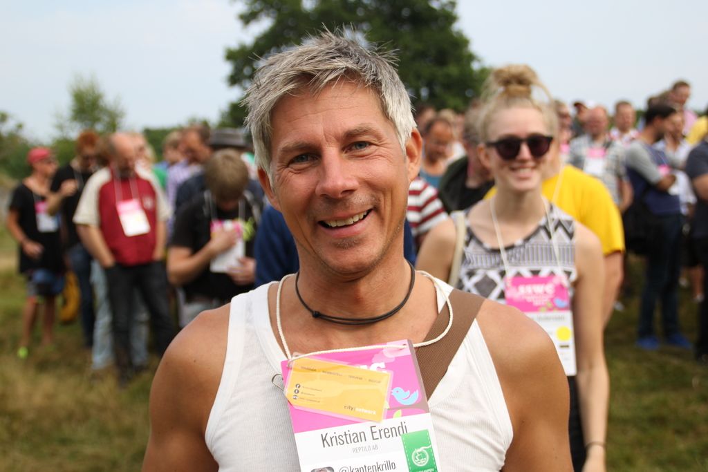 Utilizing sequential inquiries tailored to a subject's responses provides focused insight during...